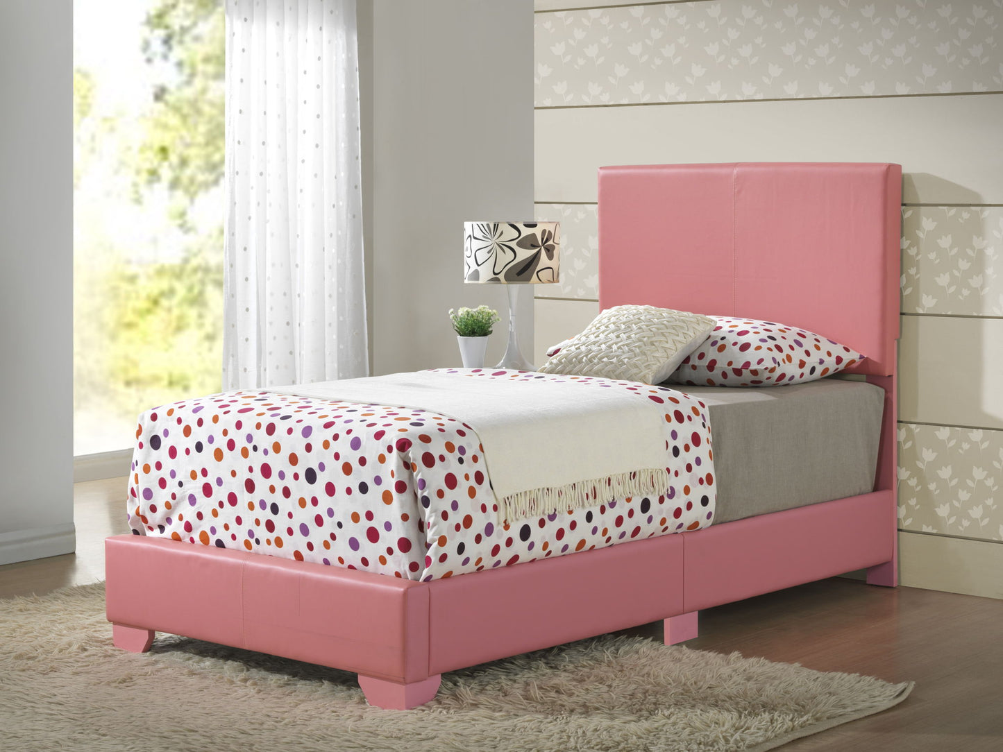 Elegant Platform Bed For Relaxed Spaces